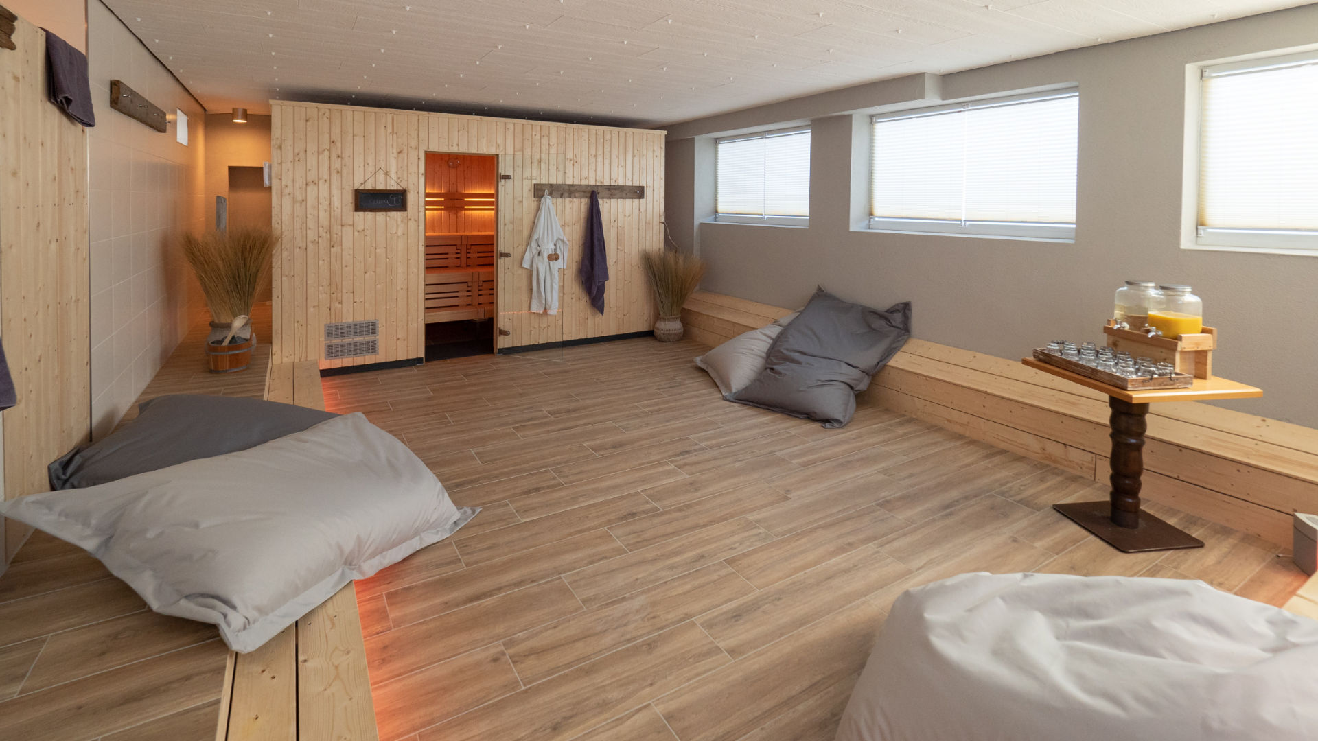Wellnessbereich - Finnische Sauna mit Ruhefläche
